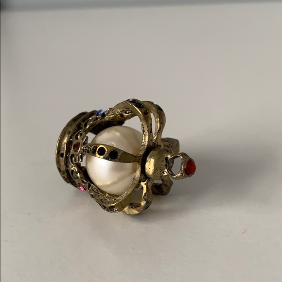 [FREE] with any purchase Vintage Style Crown Pendant - Picture 6 of 6